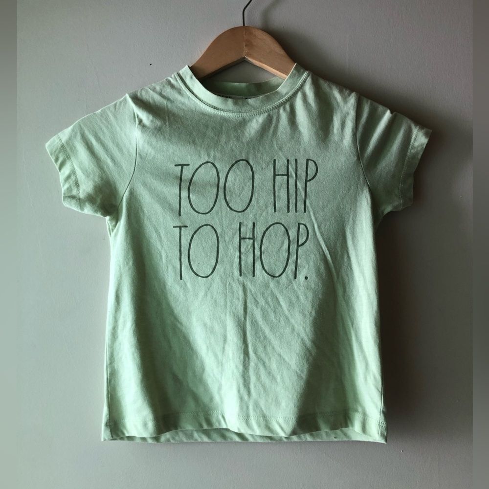 ✨ Rae Dunn | Cute Light Green Tee